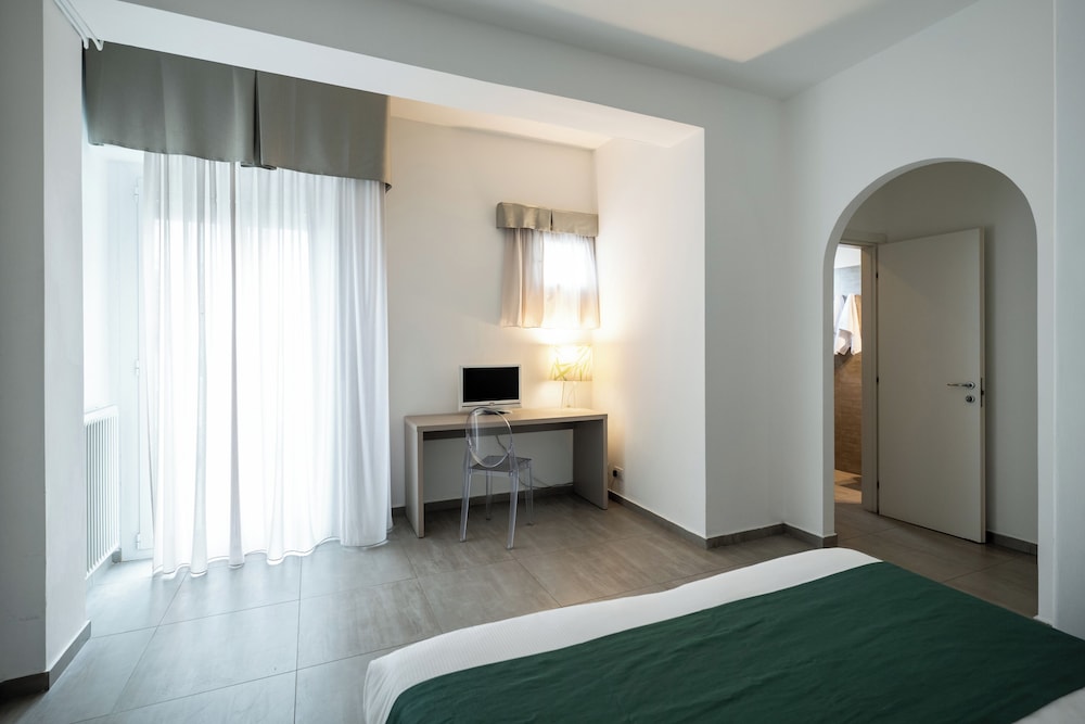 Comfort Triple Room, Partial Sea View photo 3