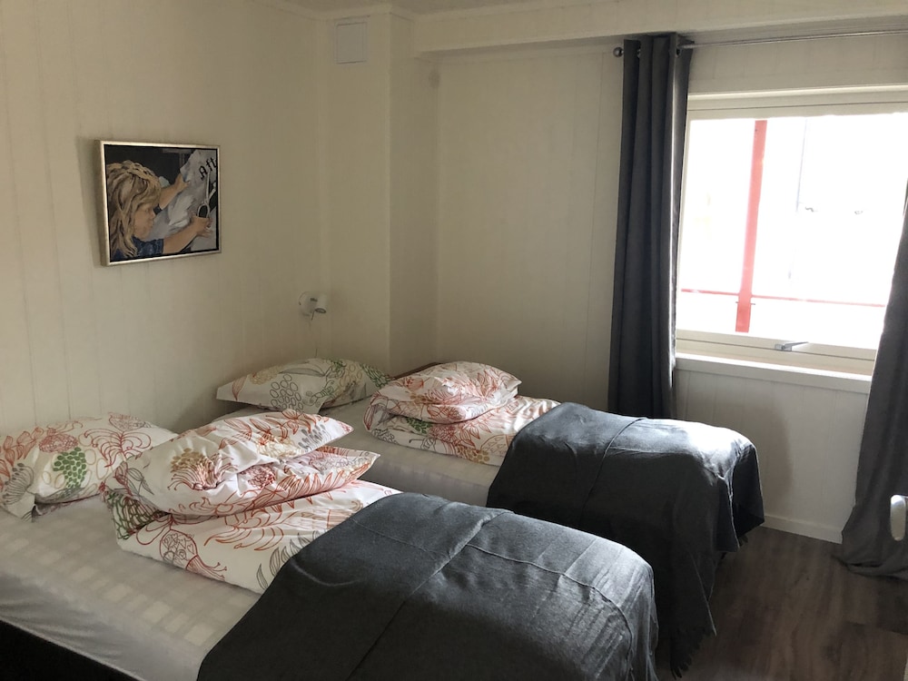 Premium Apartment, 3 Bedrooms, Sea View (Rorbu Makkaur) photo 3