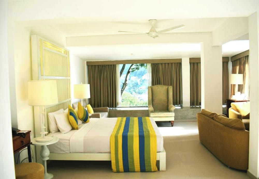 Deluxe Suite