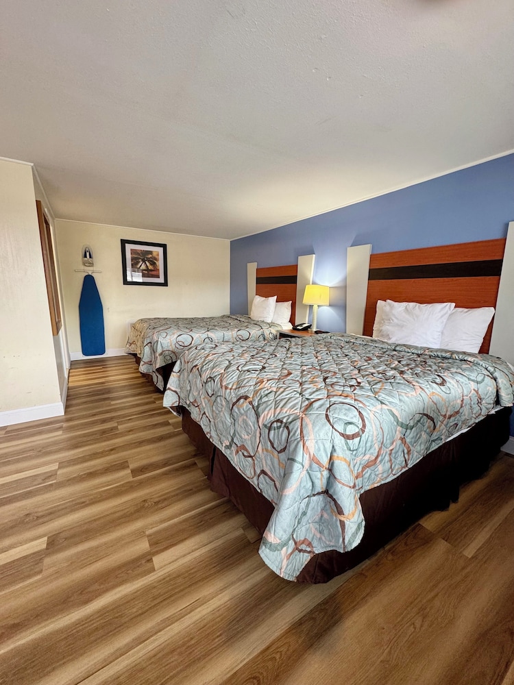Room, 2 Queen Beds, Non Smoking - Photo 4