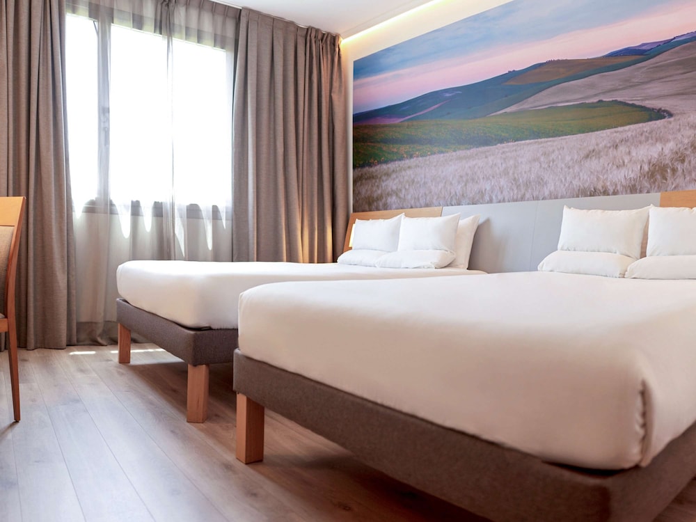 Superior Room, 2 Double Beds thumbnail 6