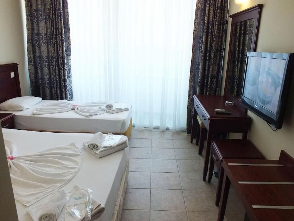 Basic Triple Room photo 3