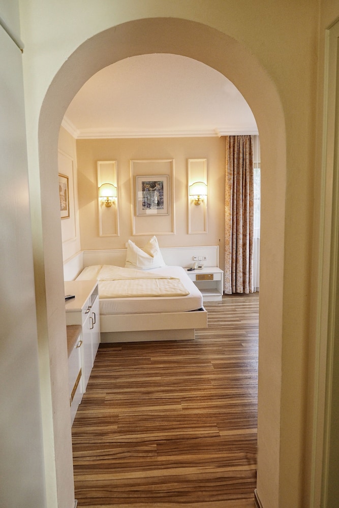 Classic Room, 1 Queen Bed, Non Smoking, Resort View photo 2