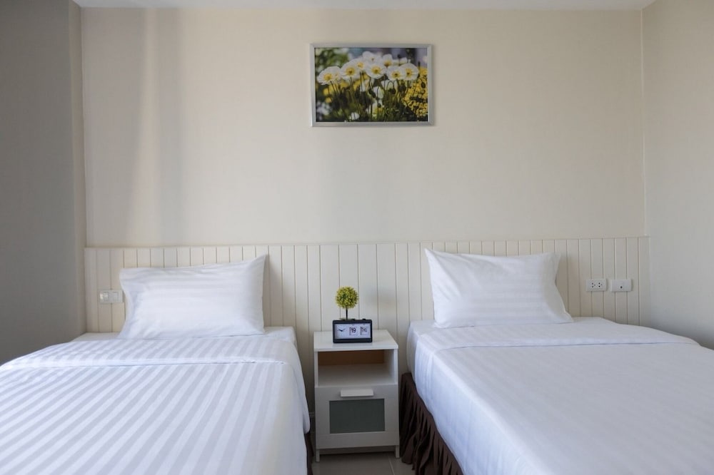 Standard Twin Room - Photo 9