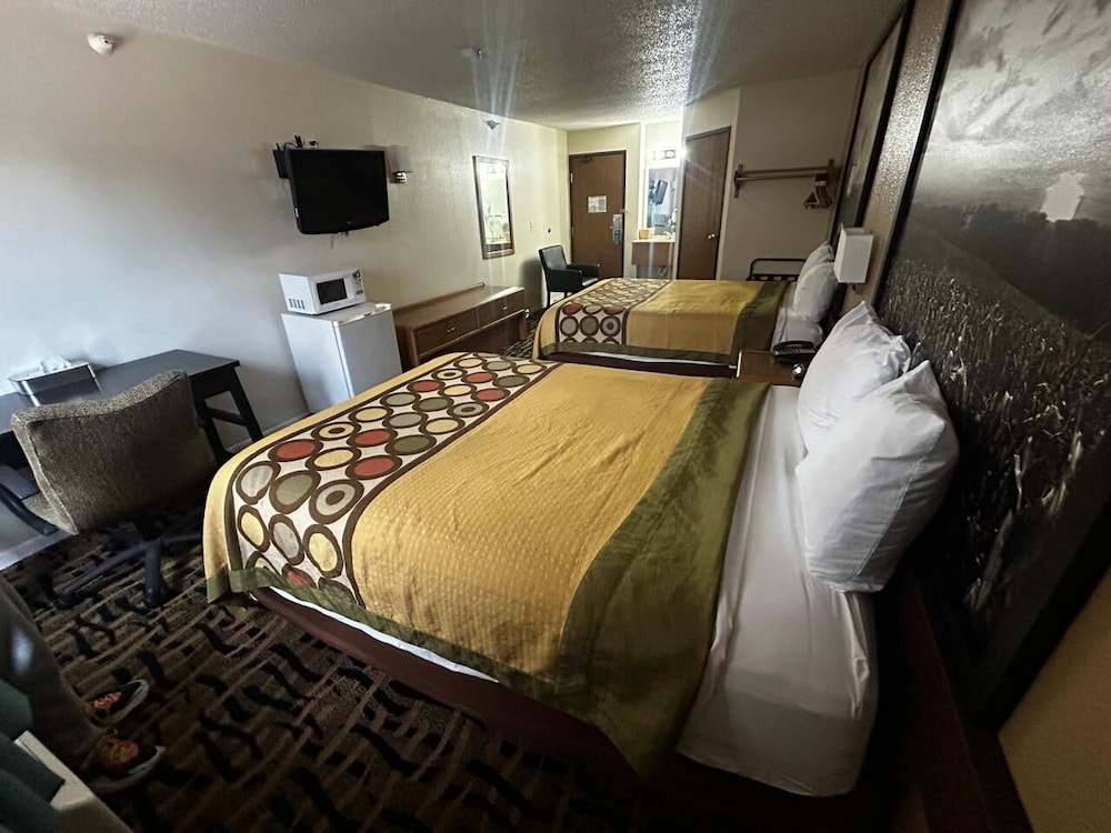 2 Queen Beds Non-Smoking - Photo 2
