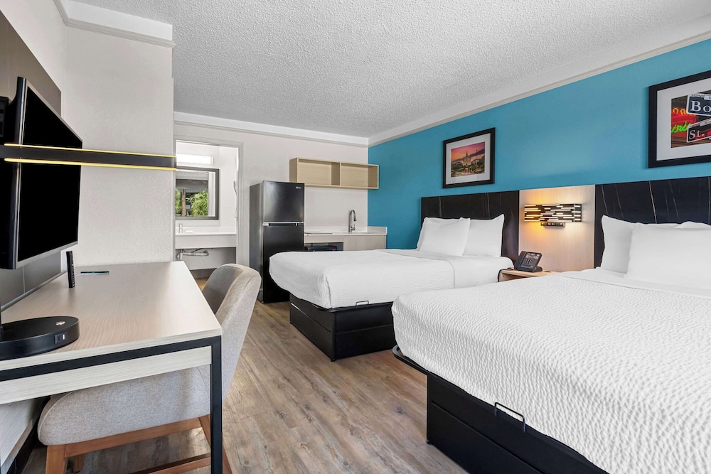 Standard Room, 2 Double Beds, Non Smoking - Photo 2