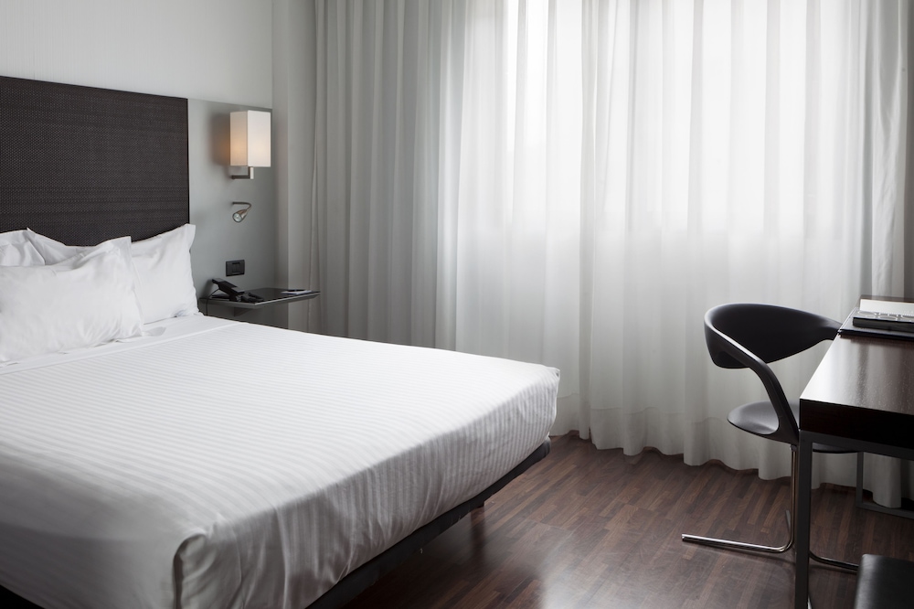 Standard Room, 1 Queen Bed