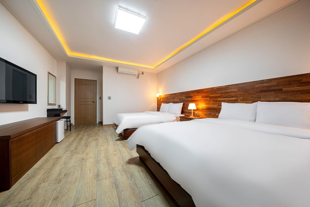Deluxe Twin Room - Photo 3