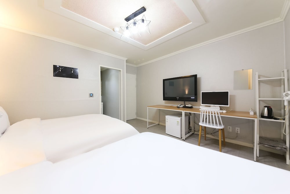 Deluxe Twin Room, City View photo 3