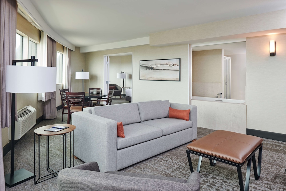 Suite, 1 Bedroom, Jetted Tub - Photo 5