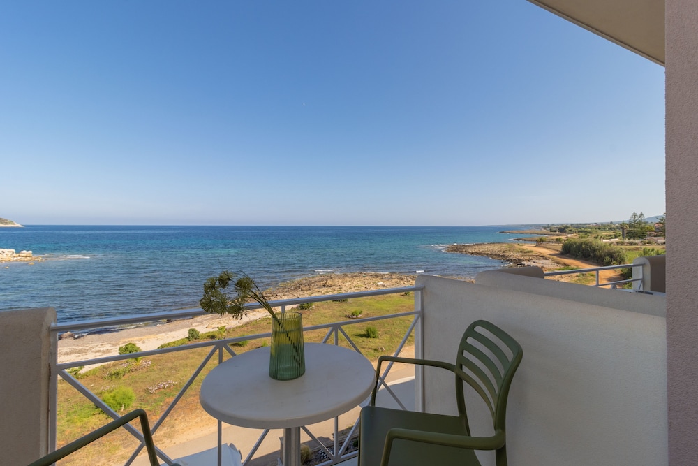 Double or Twin Room, Sea View photo 2