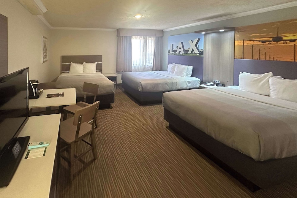 Standard Room, 3 Queen Beds, Accessible Tub, Non Smoking - Photo 3