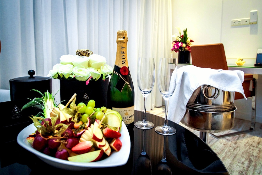 Junior Suite, 1 King Bed, Balcony, Sea View (Executive) photo 2