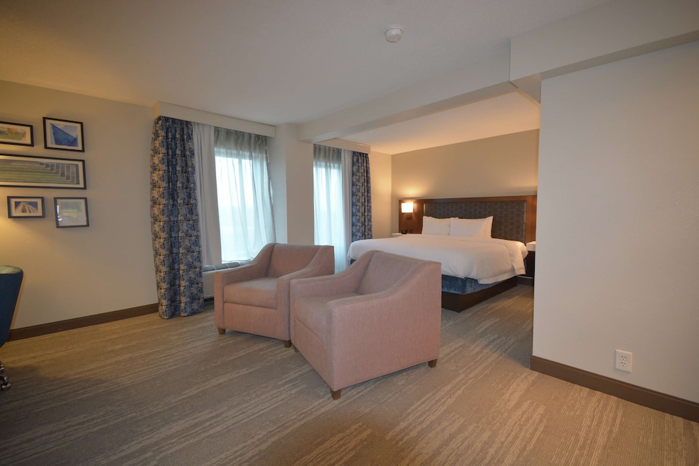Suite, 1 King Bed, Non Smoking - Photo 3