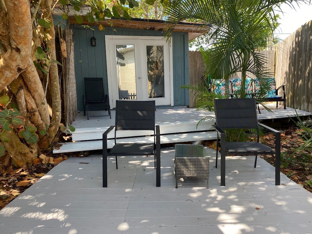 Luxury Cottage, 1 Bedroom, Hot Tub, Bay View (Rainforest Room) photo 2
