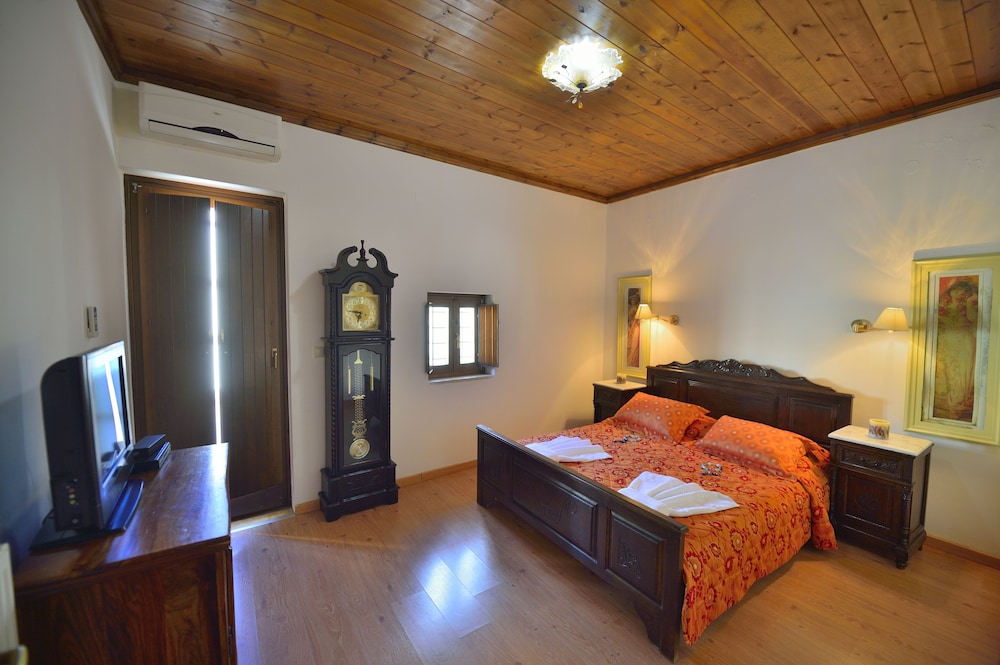 Design Villa, 3 Bedrooms, Mountain View (Ortansia)