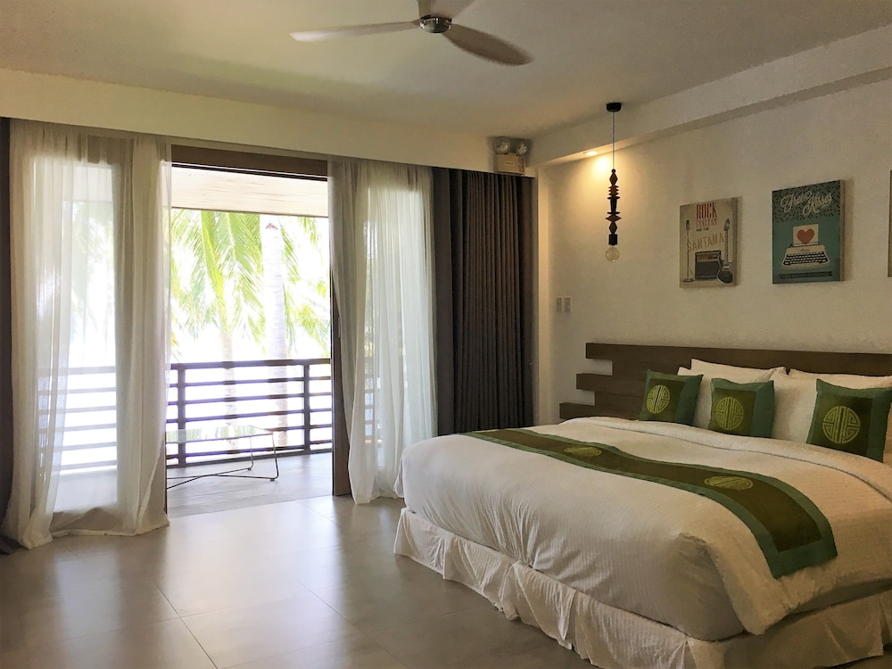 Deluxe Room, 1 King Bed, Sea View photo 3