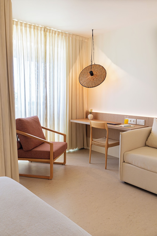 Premium Suite - Photo 12