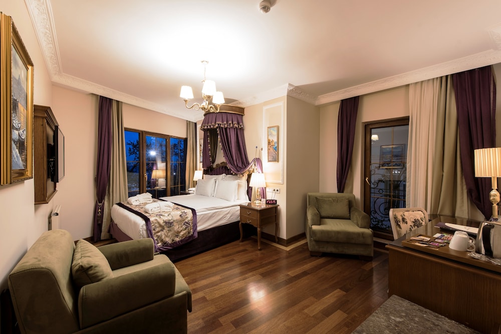 Deluxe Suite, Sea View and Bucoleon Palace View photo 2