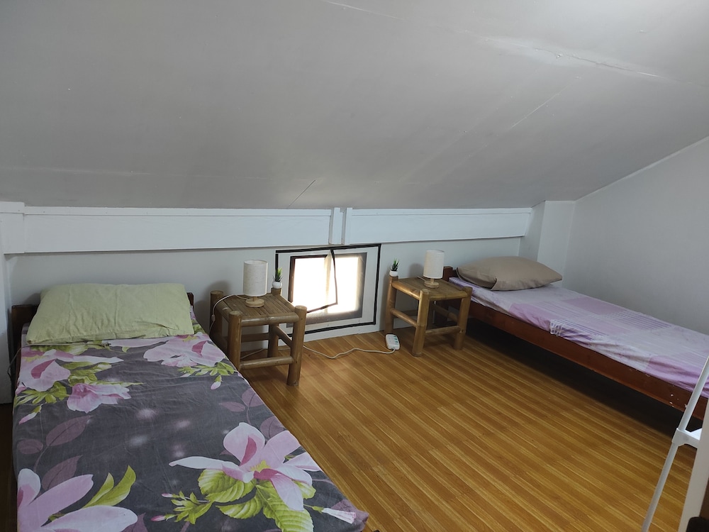 Economy Twin Room photo 2