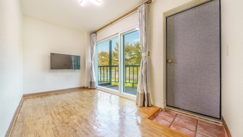 Basic Room, 1 Bedroom (Noonbit(river view))