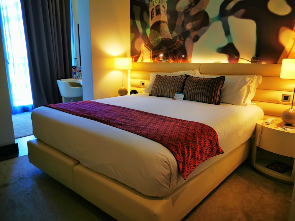 Suite, 1 Double Bed with Sofa bed, Pool View photo 3