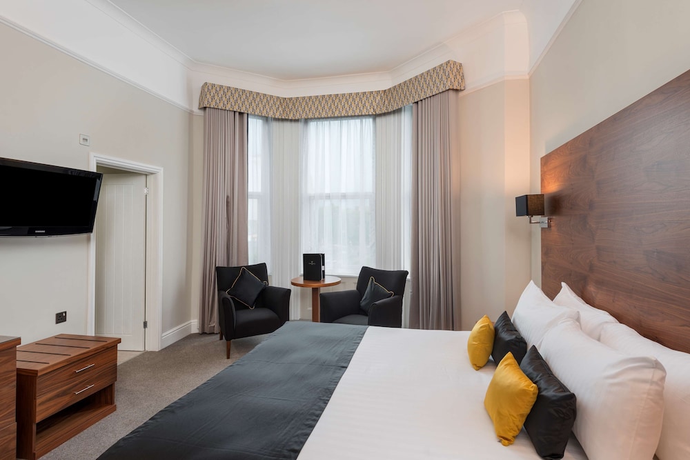 Superior Room, 1 Queen Bed, Non Smoking (Converts to 2 Twin Beds) - Photo 11