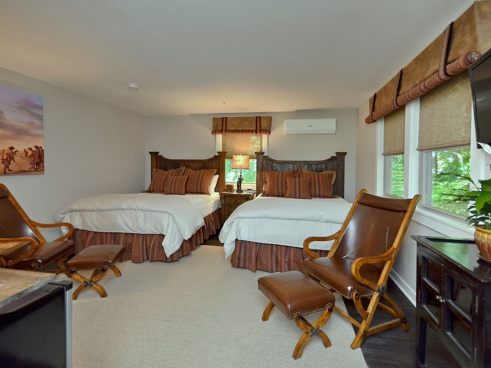 Standard Quadruple Room, Accessible, Ensuite (Room l)