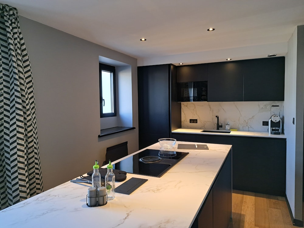 Studio Suite - Photo 1