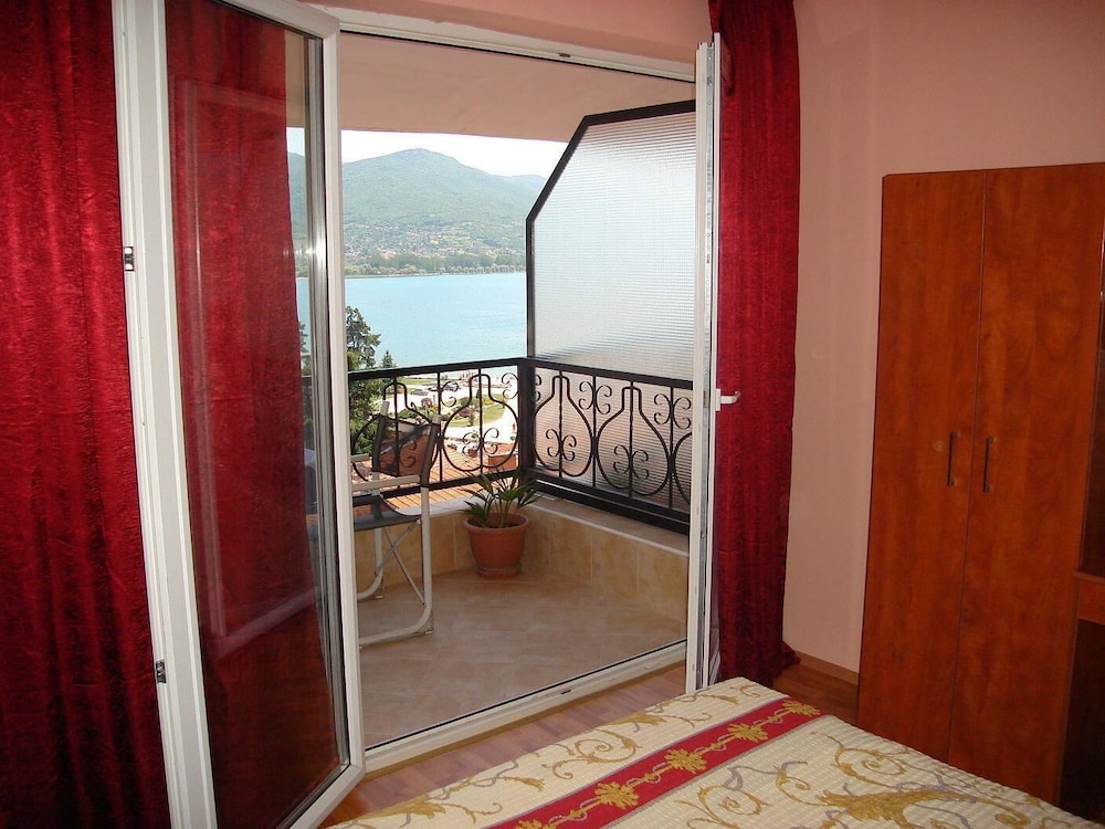 Apartment, 1 Bedroom, Balcony, Lake View photo 2