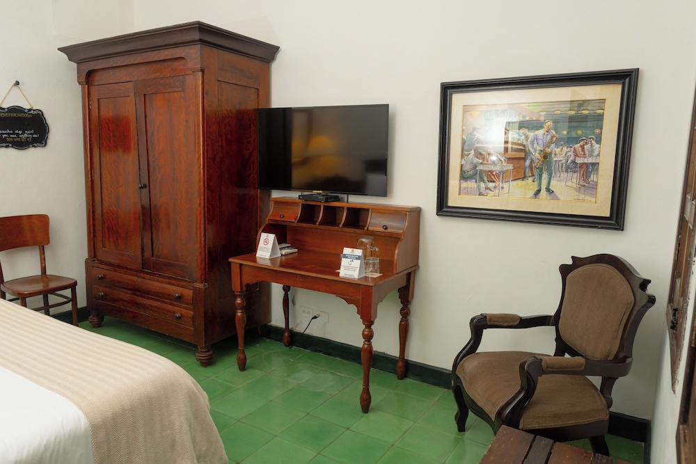 Room (Our Petite) photo 2