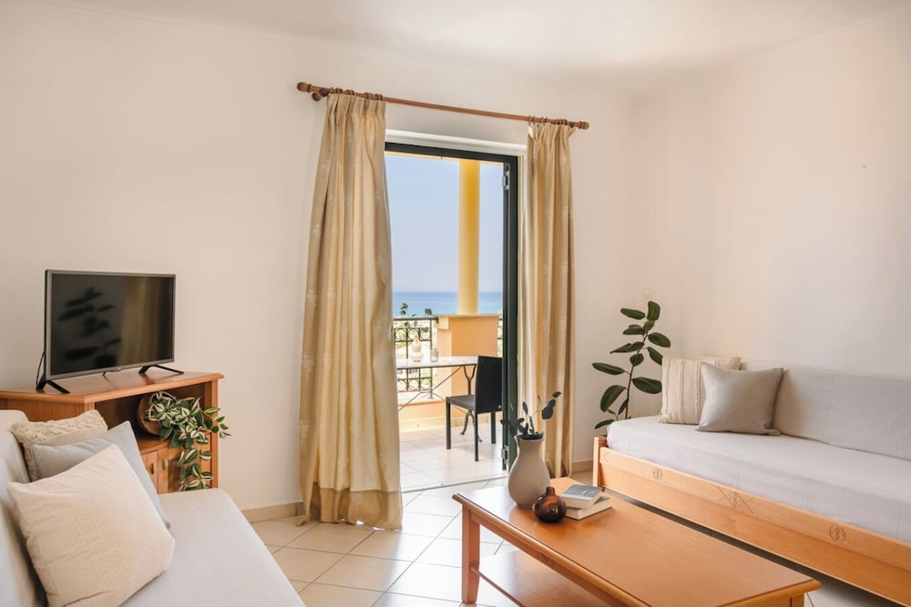 Superior Apartment, 1 Bedroom, Sea View - Photo 7