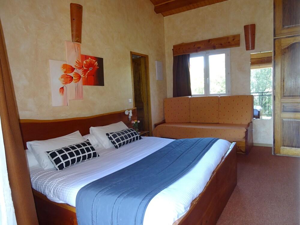 Comfort Quadruple Room, Private Bathroom, Pool View (Le Pin Parasol) photo 1