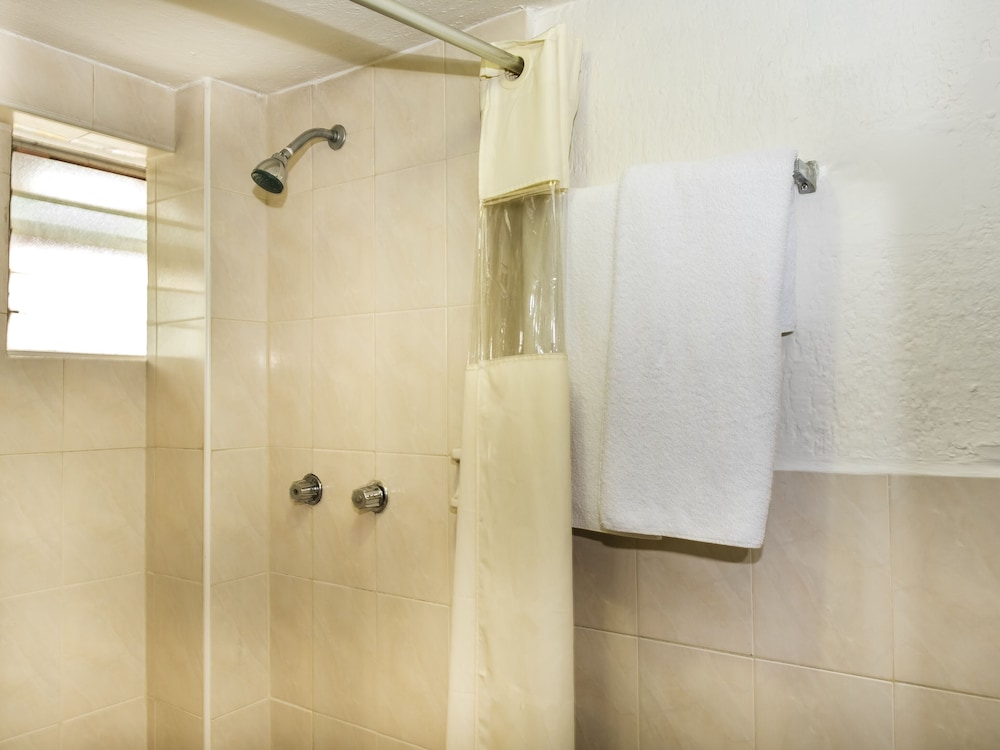 Standard Triple Room - Photo 7