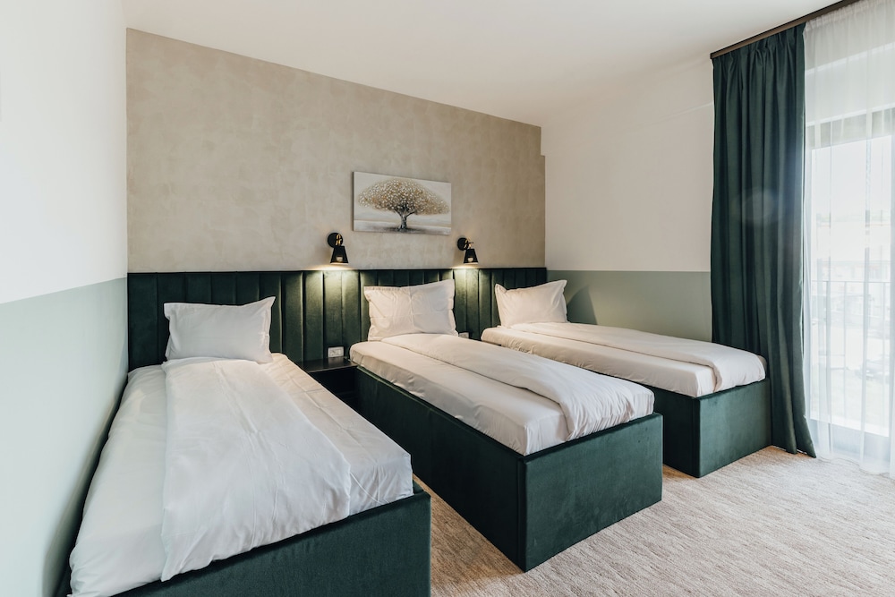 Classic Triple Room, Balcony