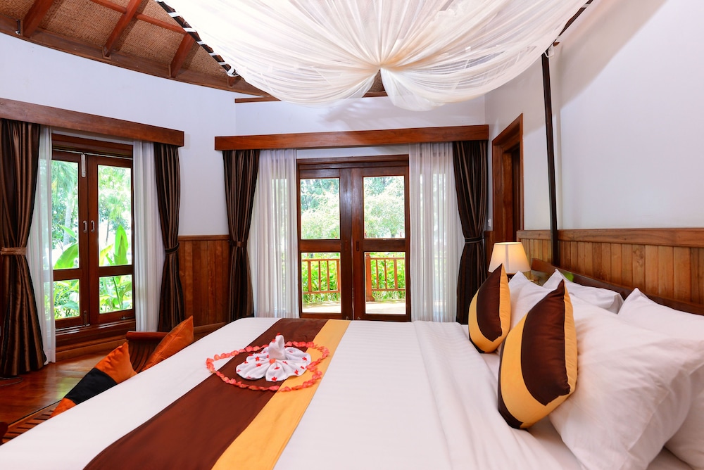 Pavilion Suite 1 King Bad Room, and 1 Sitting Room photo 1