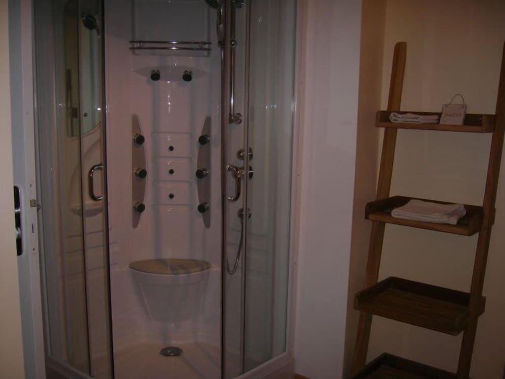 Romantic Double Room, Mountain View (Tour D'Ivoire) photo 3