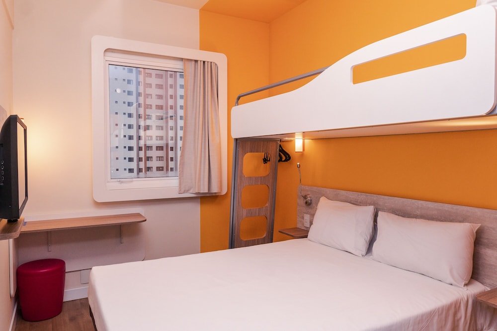 Standard Room, Multiple Beds - Photo 3