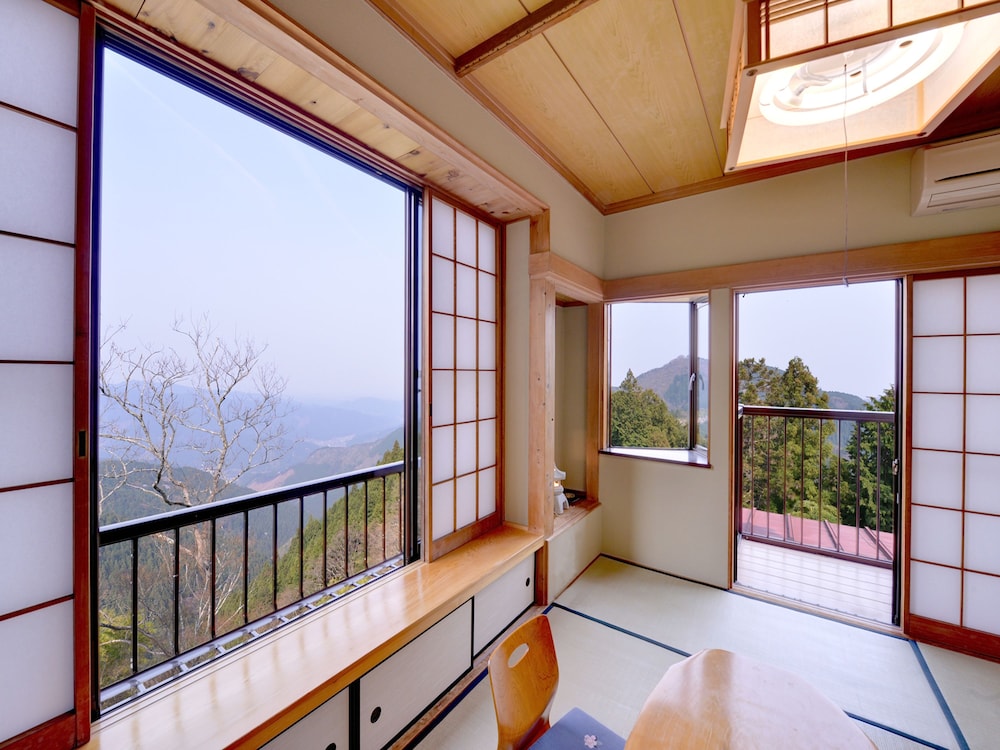 Japanese Western Room, Shared Bathroom, City View photo 3