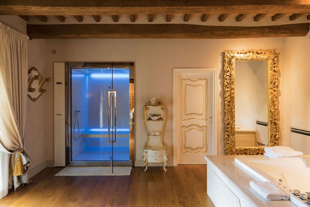 Suite Exclusive with SPA - Photo 13