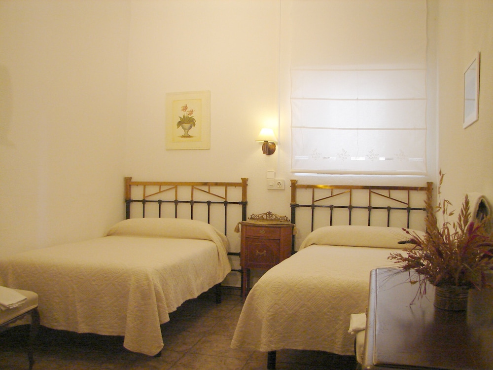 Twin Room, 2 Twin Beds (4)