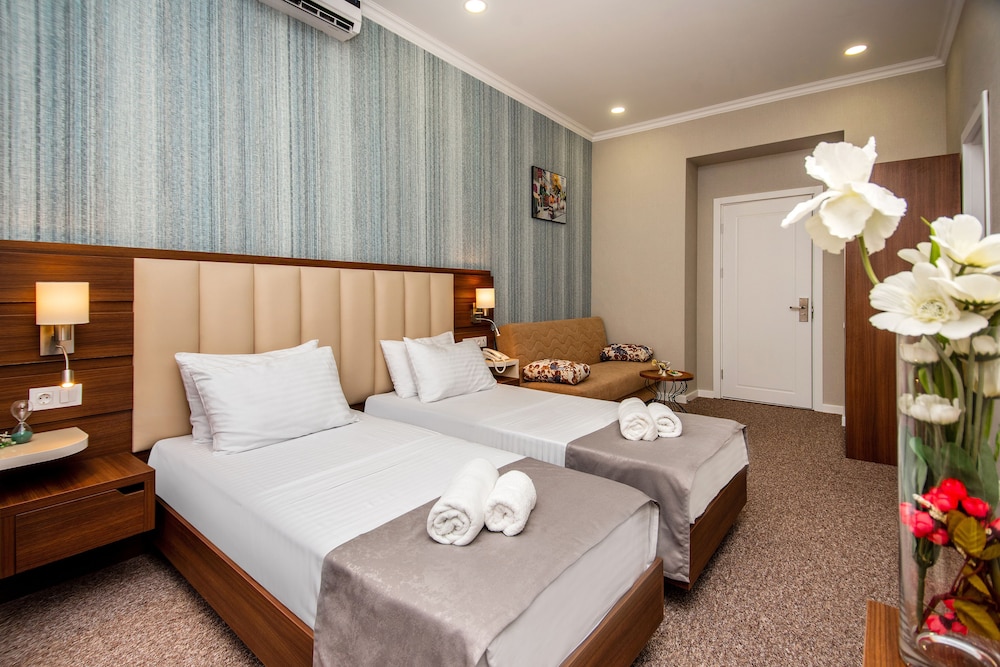 Standard Double or Twin Room photo 2