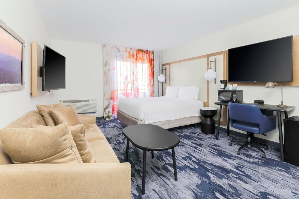 Room, 1 King Bed with Sofa bed (Mobility/Hearing Access, Transf Shwr) photo 1