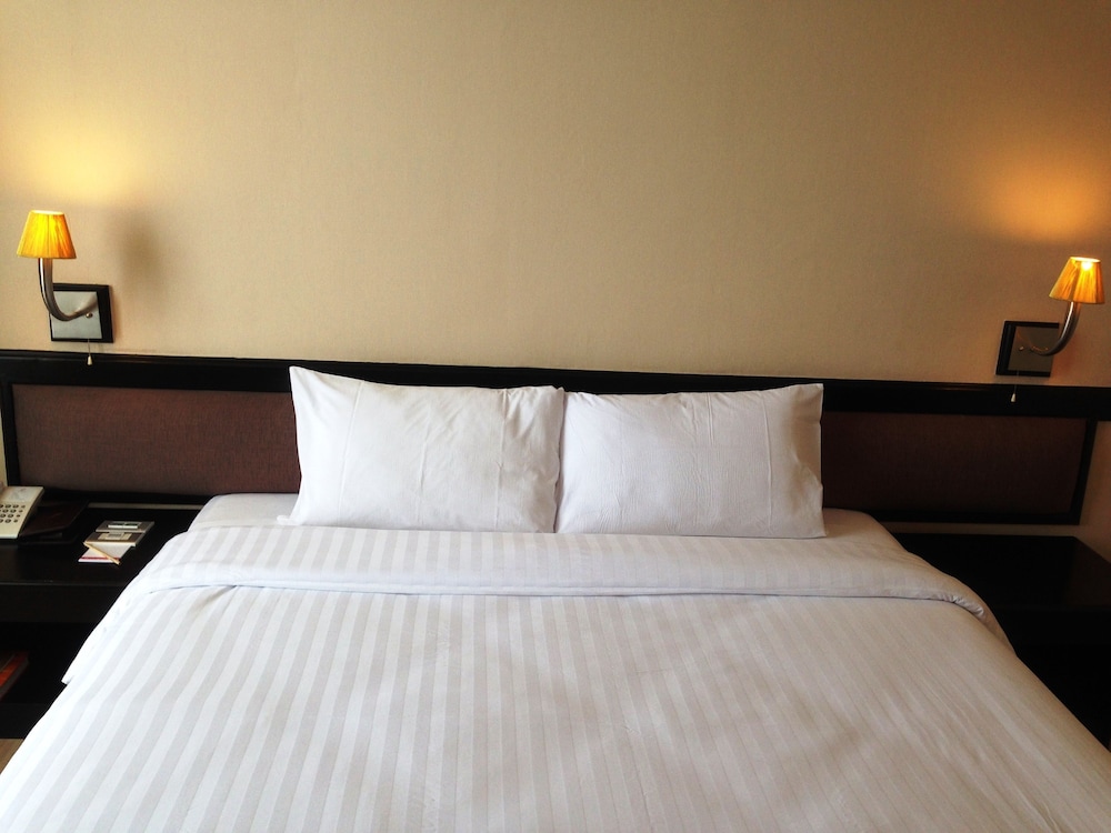 Superior Room, 1 King Bed photo 2