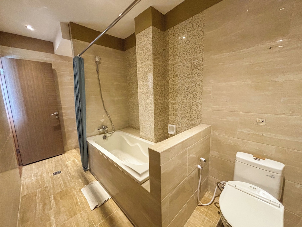 Junior Suite, 1 Bedroom - Photo 25