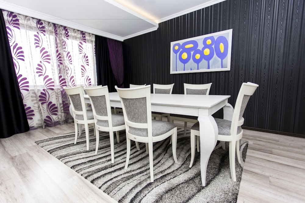 Deluxe Suite - Photo 2