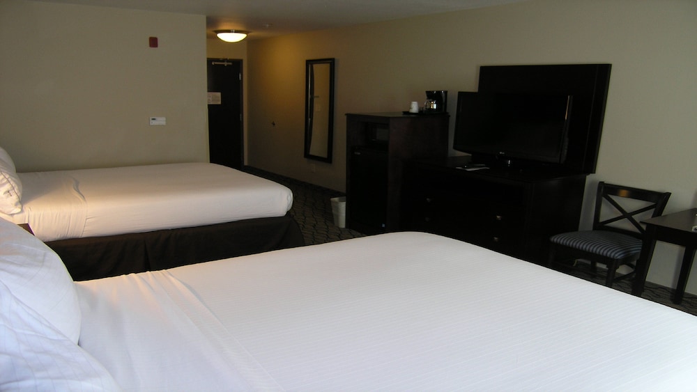 Standard Room, 2 Queen Beds - Photo 2