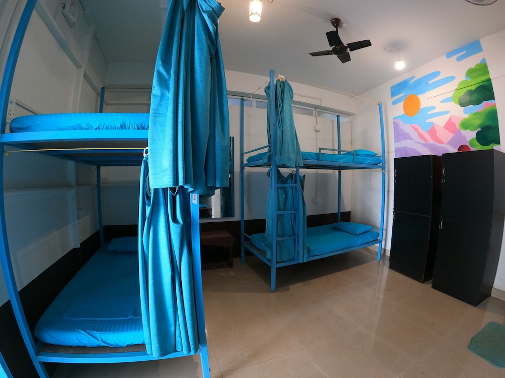 Non AC 5-Bed Shared Dormitory, Mixed Dorm photo 1