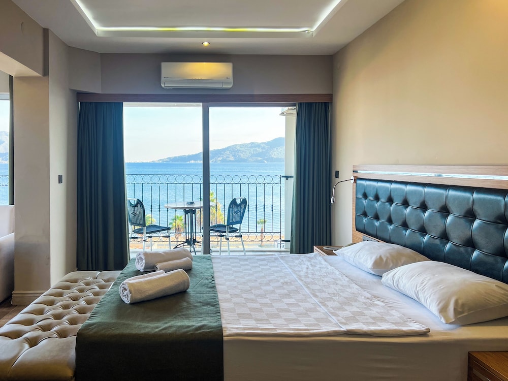 Standard Double or Twin Room, Sea View photo 3