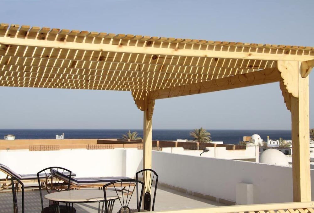 Studio Suite, 3 Bedrooms, Smoking, Partial Sea View photo 1